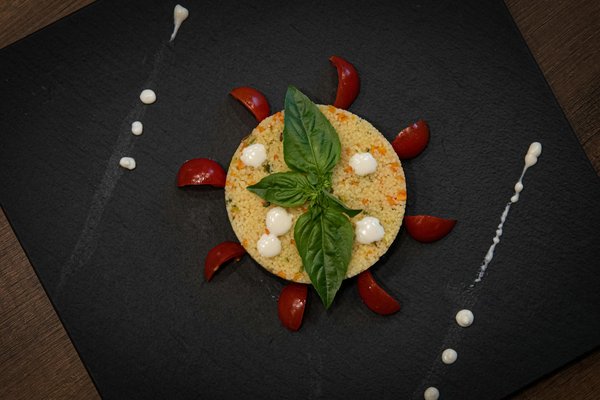 Descubre cómo fusionar tu estilo único con toques culturales vibrantes